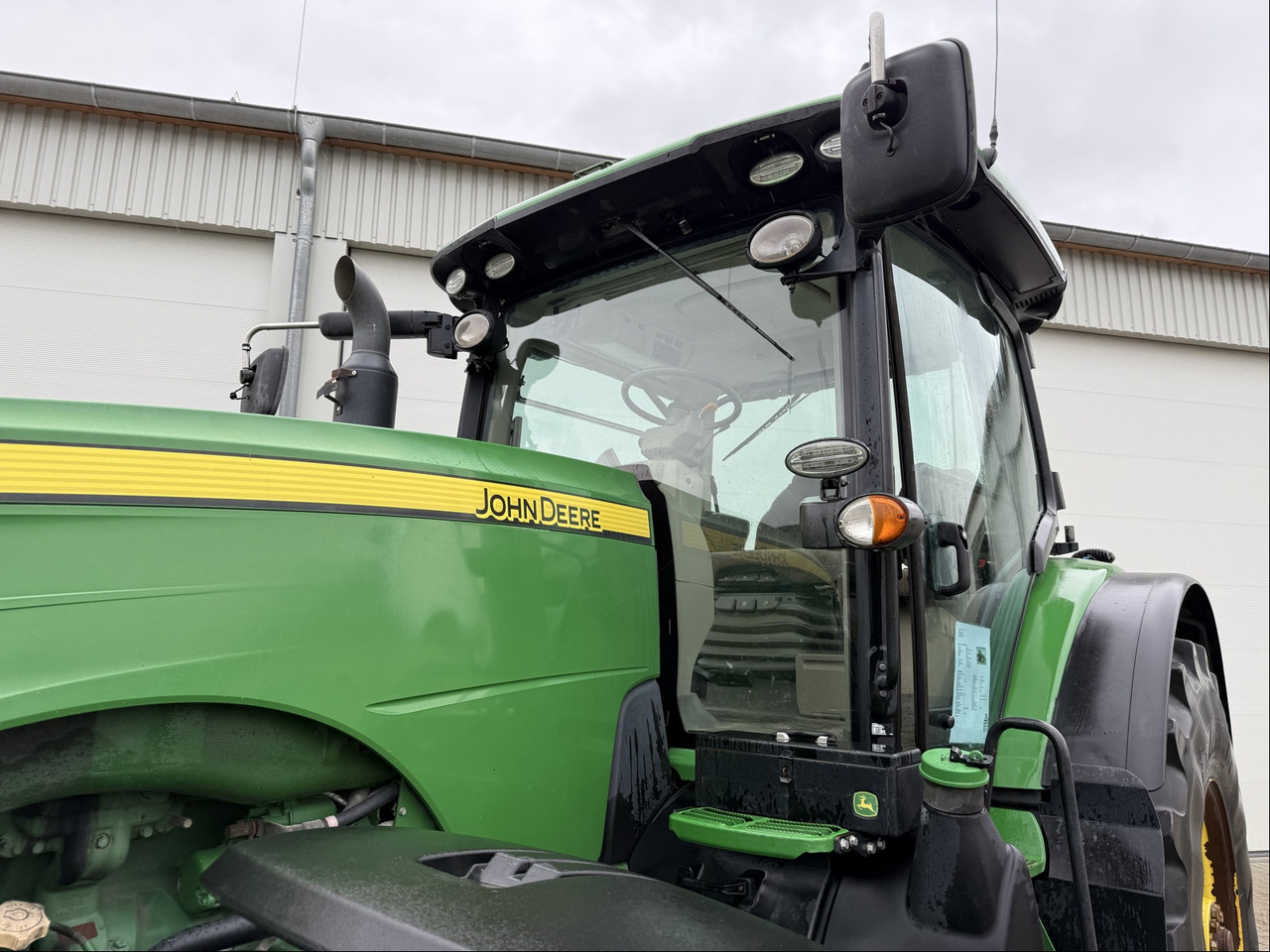 John Deere 8320 R E23 - Τρακτέρ: φωτογραφία 3 John Deere 8320 R E23 - Τρακτέρ: φωτογραφία 3