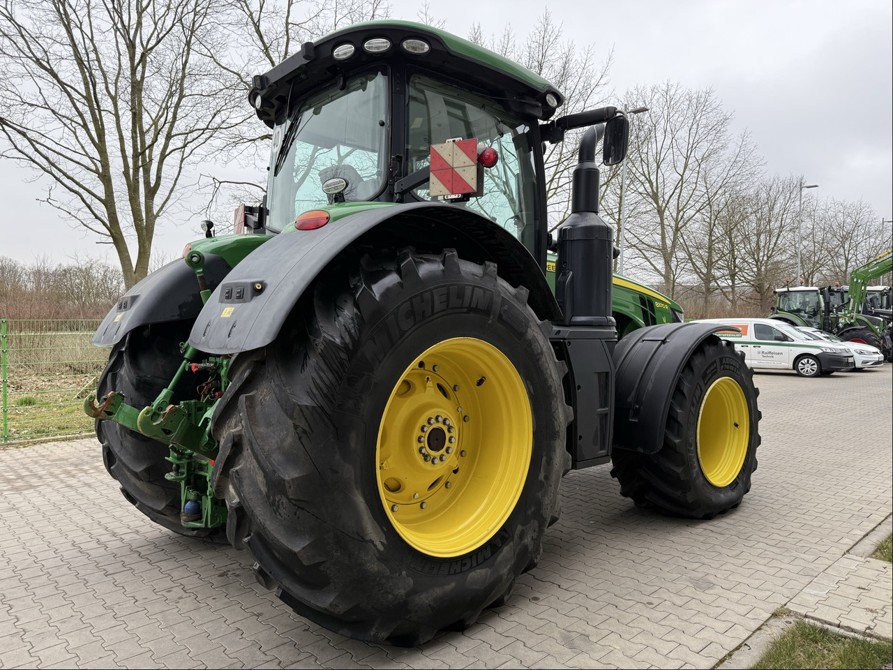 John Deere 8370 R - Τρακτέρ: φωτογραφία 4 John Deere 8370 R - Τρακτέρ: φωτογραφία 4