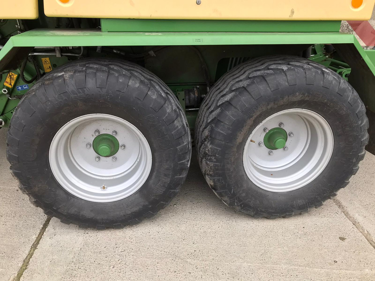 Krone Comprima CF 155 XC - Σανού και κτηνοτροφικά μηχανήματα: φωτογραφία 2 Krone Comprima CF 155 XC - Σανού και κτηνοτροφικά μηχανήματα: φωτογραφία 2