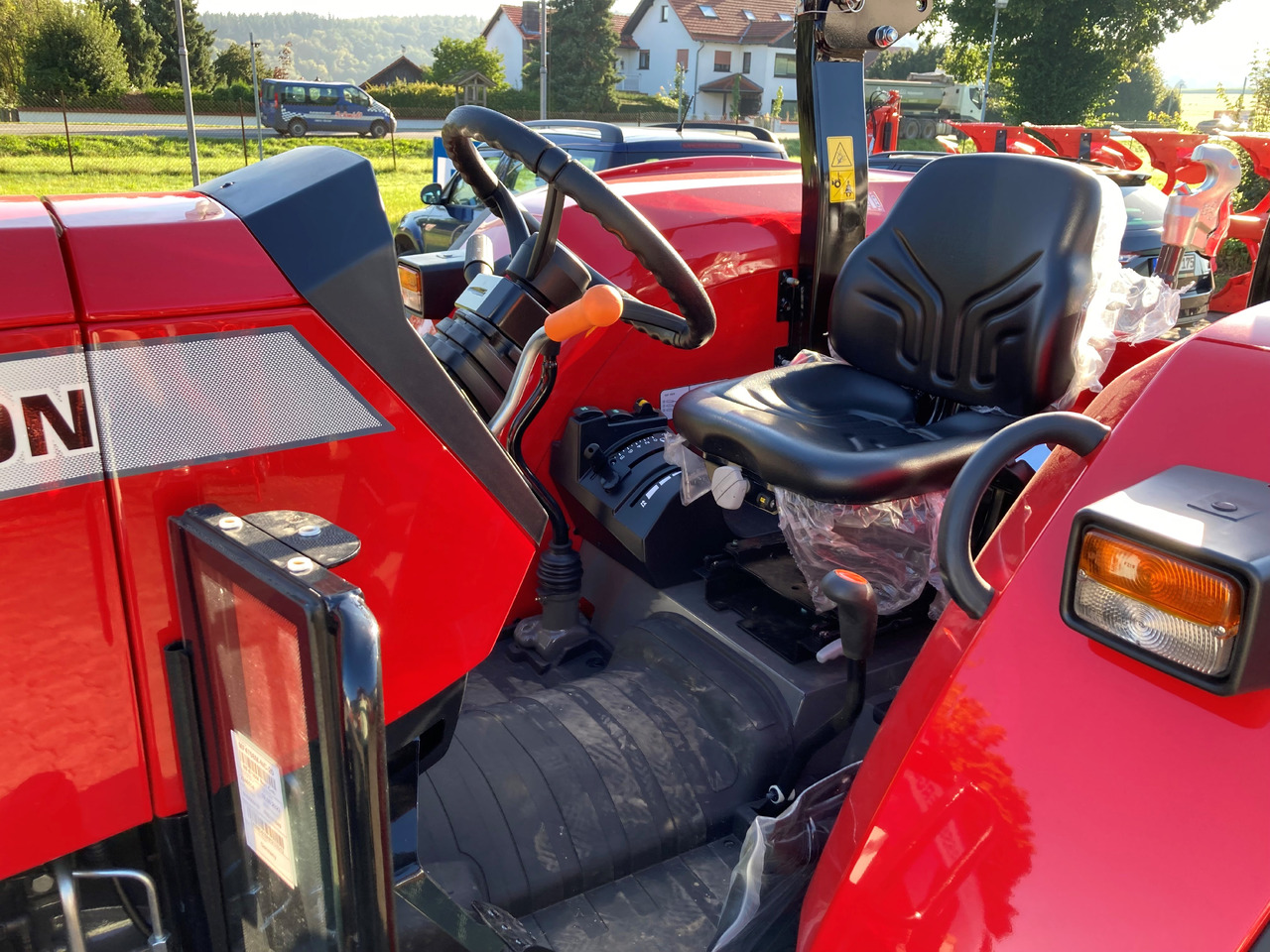 Massey Ferguson 4708 M Plattform Essential - Τρακτέρ: φωτογραφία 5 Massey Ferguson 4708 M Plattform Essential - Τρακτέρ: φωτογραφία 5
