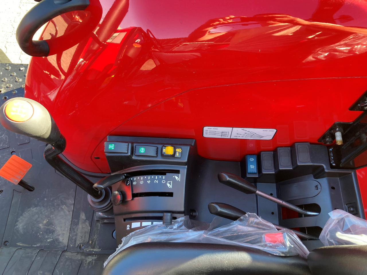 Massey Ferguson 4708 M Plattform Essential - Τρακτέρ: φωτογραφία 2 Massey Ferguson 4708 M Plattform Essential - Τρακτέρ: φωτογραφία 2