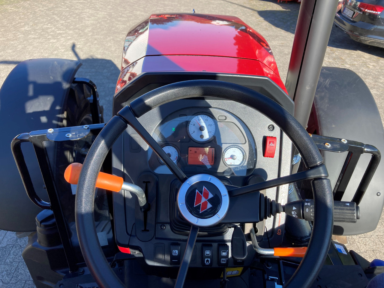 Massey Ferguson 4708 M Plattform Essential - Τρακτέρ: φωτογραφία 3 Massey Ferguson 4708 M Plattform Essential - Τρακτέρ: φωτογραφία 3