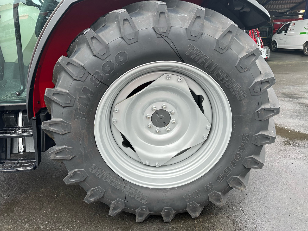 Massey Ferguson 4710 M Cab Essential Dyna 2 - Τρακτέρ: φωτογραφία 3 Massey Ferguson 4710 M Cab Essential Dyna 2 - Τρακτέρ: φωτογραφία 3