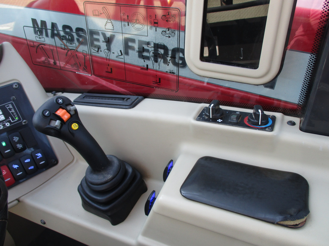 Massey Ferguson TH 7038 T4f - Φορτωτής: φωτογραφία 5 Massey Ferguson TH 7038 T4f - Φορτωτής: φωτογραφία 5