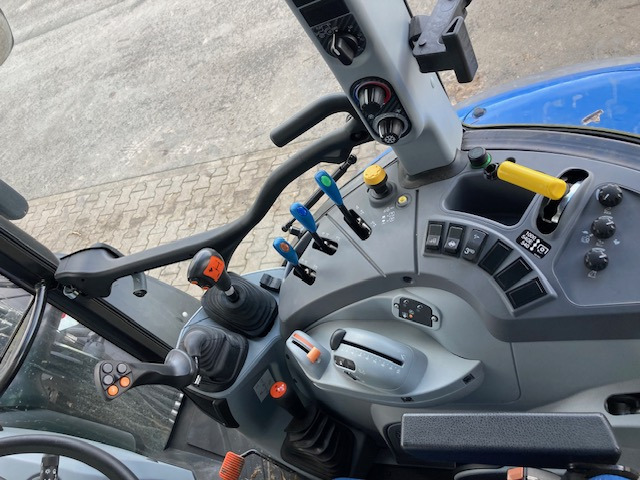 New Holland T5.100 - Τρακτέρ: φωτογραφία 4 New Holland T5.100 - Τρακτέρ: φωτογραφία 4