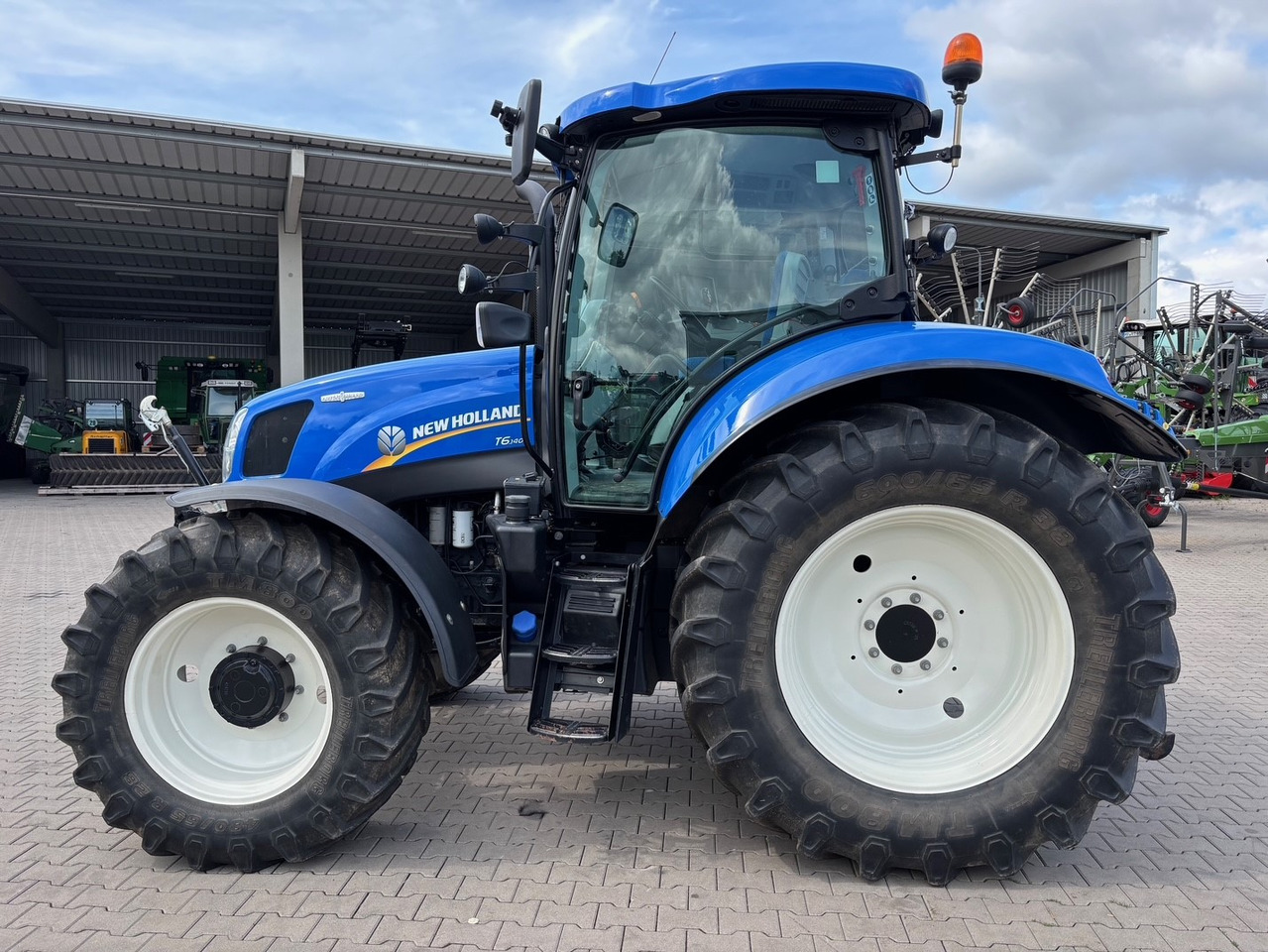 New Holland T6.140 Auto Command - Τρακτέρ: φωτογραφία 1 New Holland T6.140 Auto Command - Τρακτέρ: φωτογραφία 1