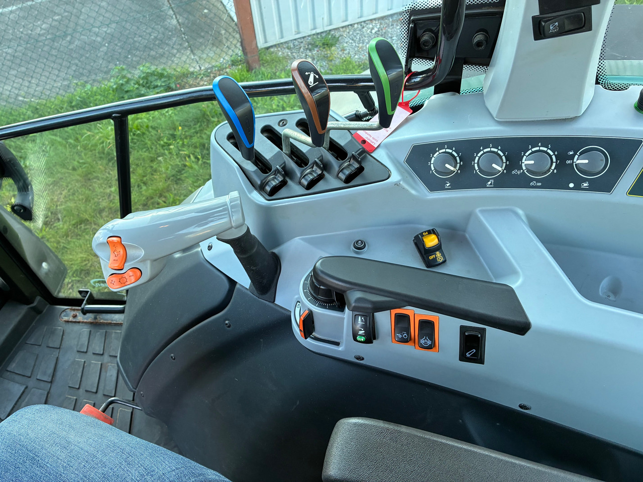 Valtra A114MH4 AC 71.5 - Τρακτέρ: φωτογραφία 3 Valtra A114MH4 AC 71.5 - Τρακτέρ: φωτογραφία 3