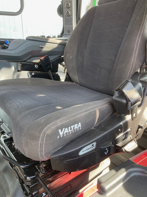 Valtra T 235 Versu - Τρακτέρ: φωτογραφία 5 Valtra T 235 Versu - Τρακτέρ: φωτογραφία 5