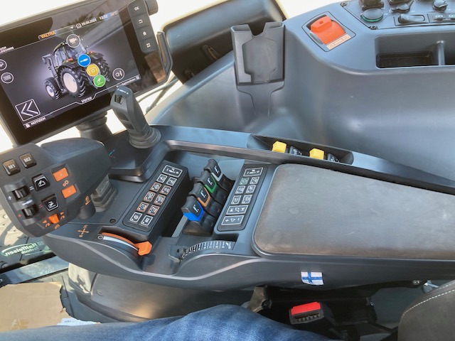 Valtra T 235 Versu - Τρακτέρ: φωτογραφία 4 Valtra T 235 Versu - Τρακτέρ: φωτογραφία 4