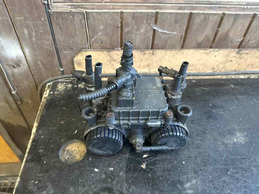 MERCEDES MODULATOR VALVE A0004297224 - Ανταλλακτικό για Λεωφορείο: φωτογραφία 2 MERCEDES MODULATOR VALVE A0004297224 - Ανταλλακτικό για Λεωφορείο: φωτογραφία 2