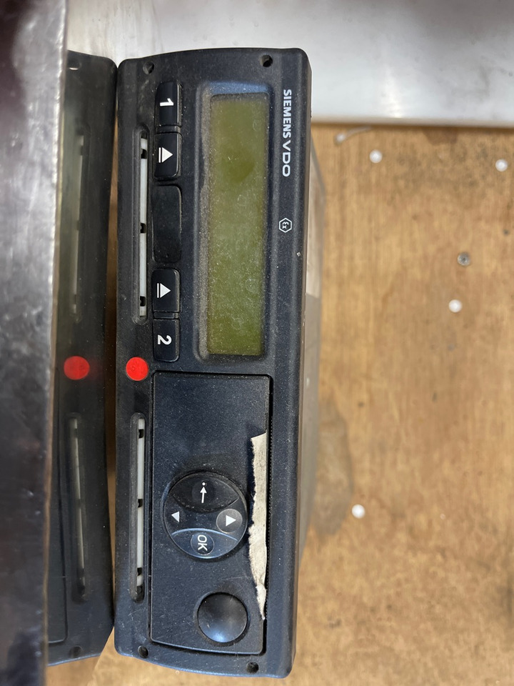 MERCEDES Tachograph A0014462033 /003 1381.2070000039A - Καμπίνα και εσωτερικό για Φορτηγό: φωτογραφία 2 MERCEDES Tachograph A0014462033 /003 1381.2070000039A - Καμπίνα και εσωτερικό για Φορτηγό: φωτογραφία 2