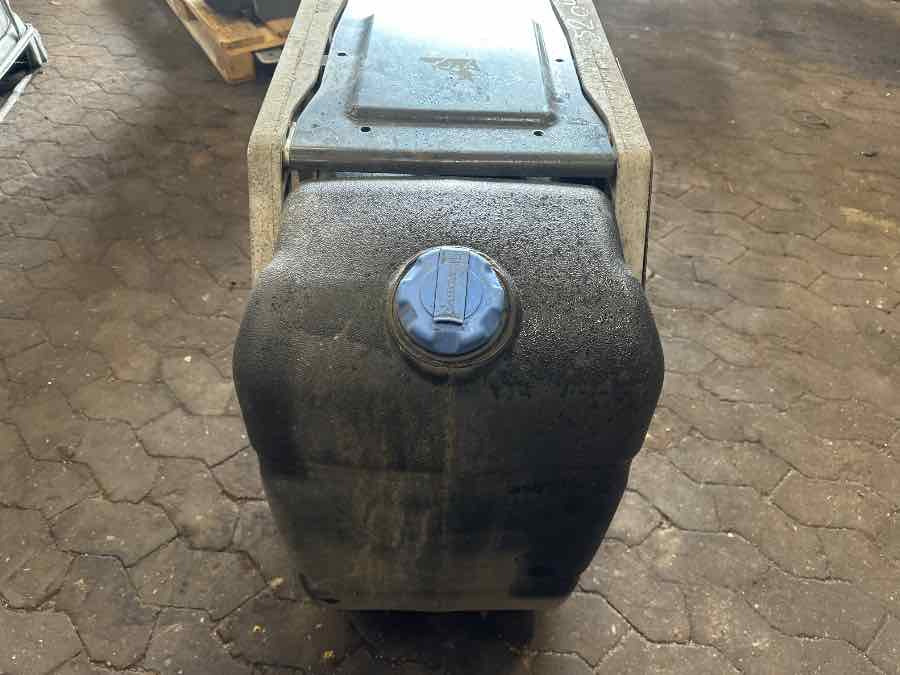 VOLVO ADBLUE TANK COMPLETE WITH PUMP 21645367 - Σύστημα καυσίμου για Φορτηγό: φωτογραφία 1 VOLVO ADBLUE TANK COMPLETE WITH PUMP 21645367 - Σύστημα καυσίμου για Φορτηγό: φωτογραφία 1