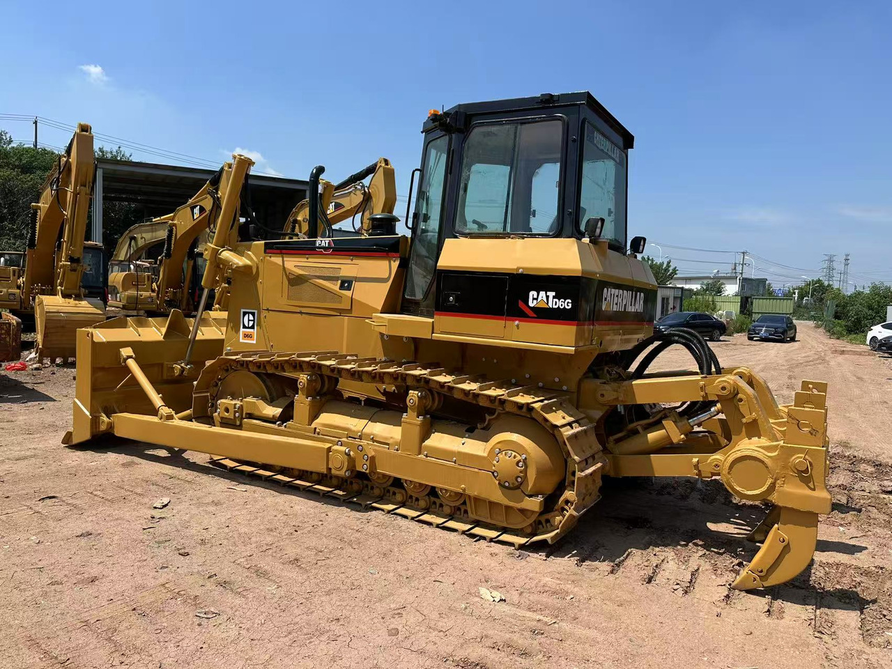 CAT D6G - Μπουλντόζα: φωτογραφία 1 CAT D6G - Μπουλντόζα: φωτογραφία 1
