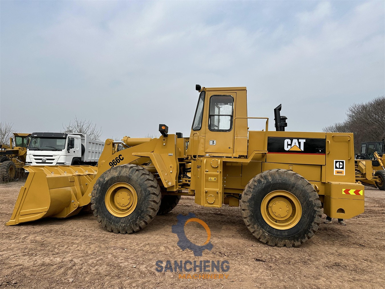 Ελαστιχοφόρος φορτωτής CATERPILLAR 966C: φωτογραφία 8