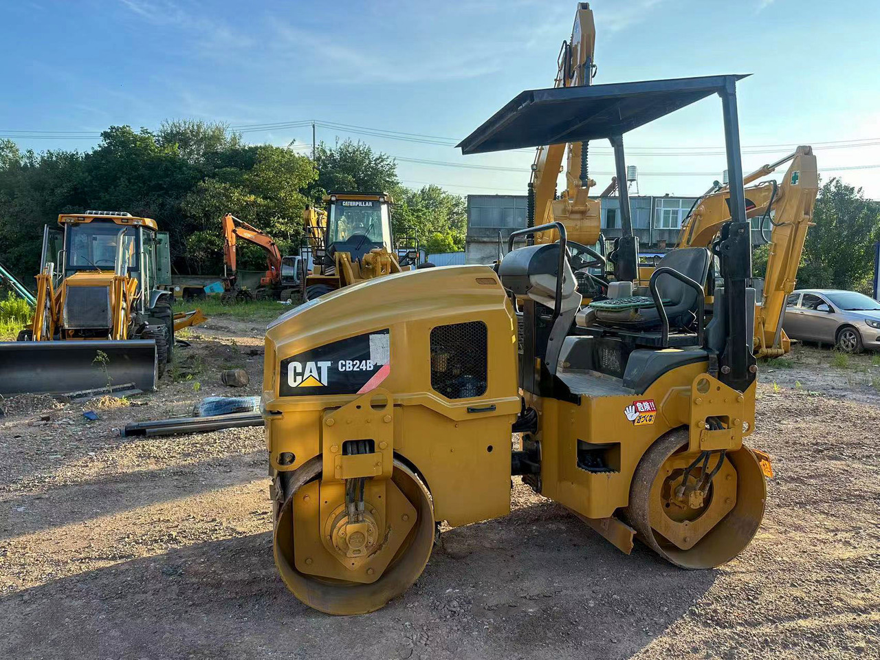 CATERPILLAR CB24B - Οδοστρωτήρας: φωτογραφία 1 CATERPILLAR CB24B - Οδοστρωτήρας: φωτογραφία 1