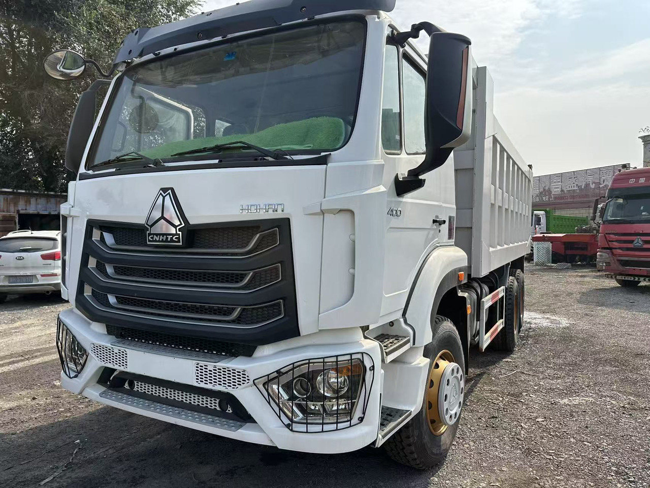 SINOTRUK HOHAN 400HP 6x4 - Φορτηγό ανατρεπόμενο: φωτογραφία 4 SINOTRUK HOHAN 400HP 6x4 - Φορτηγό ανατρεπόμενο: φωτογραφία 4