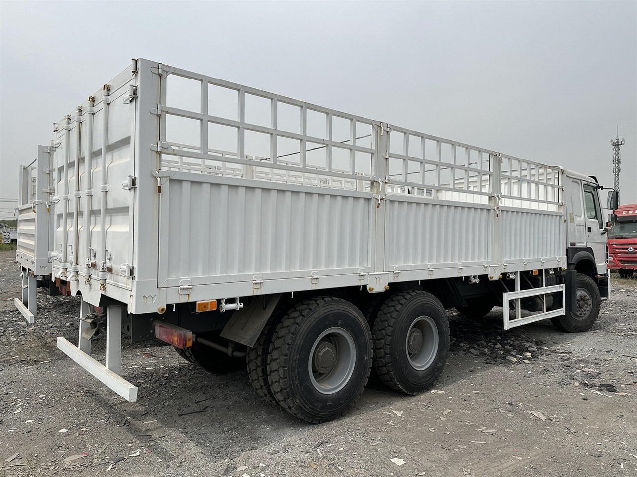 SINOTRUK HOWO 371 Cargo truck - Φορτηγό μεταφορά ζώων: φωτογραφία 4 SINOTRUK HOWO 371 Cargo truck - Φορτηγό μεταφορά ζώων: φωτογραφία 4