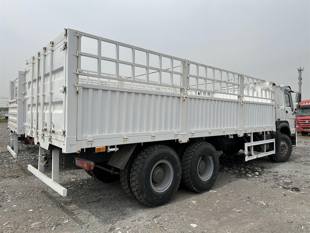 SINOTRUK HOWO 371 Cargo truck - Φορτηγό μεταφορά ζώων: φωτογραφία 4 SINOTRUK HOWO 371 Cargo truck - Φορτηγό μεταφορά ζώων: φωτογραφία 4