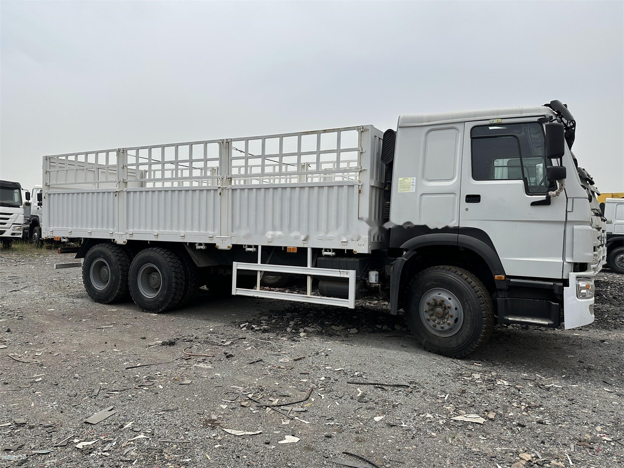 SINOTRUK HOWO 371 Cargo truck - Φορτηγό μεταφορά ζώων: φωτογραφία 2 SINOTRUK HOWO 371 Cargo truck - Φορτηγό μεταφορά ζώων: φωτογραφία 2