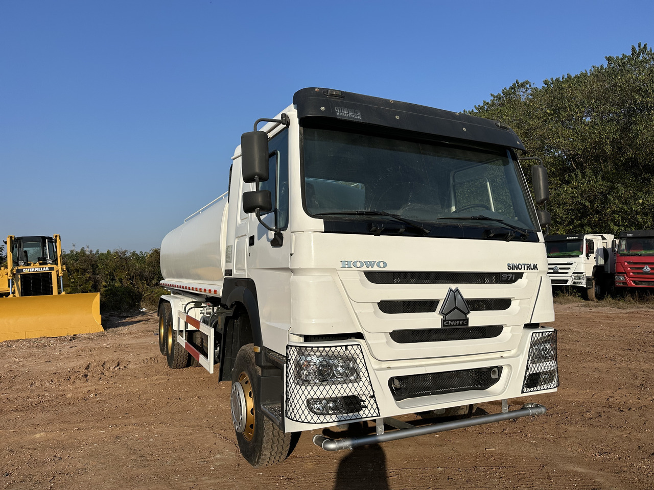 SINOTRUK HOWO 371 Water Tanker Truck - Φορτηγό βυτιοφόρο: φωτογραφία 2 SINOTRUK HOWO 371 Water Tanker Truck - Φορτηγό βυτιοφόρο: φωτογραφία 2