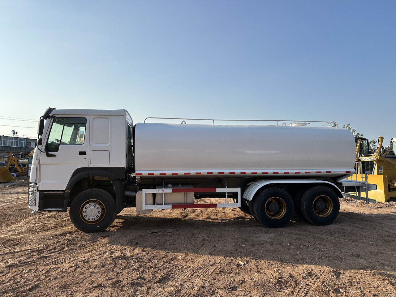 SINOTRUK HOWO 371 Water Tanker Truck - Φορτηγό βυτιοφόρο: φωτογραφία 5 SINOTRUK HOWO 371 Water Tanker Truck - Φορτηγό βυτιοφόρο: φωτογραφία 5