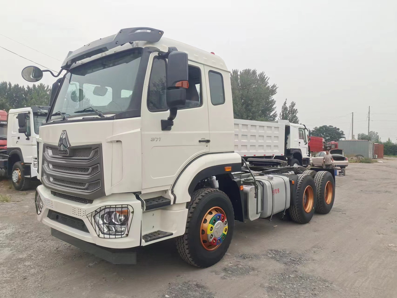 SINOTRUK HOWO 371hp 6X4 Tractor unit - Τράκτορας: φωτογραφία 1 SINOTRUK HOWO 371hp 6X4 Tractor unit - Τράκτορας: φωτογραφία 1
