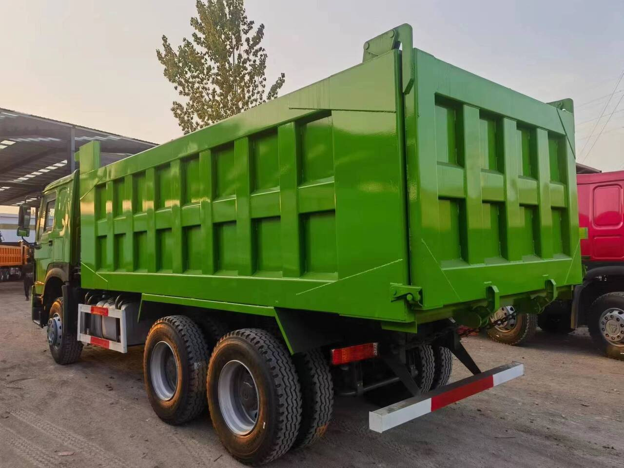 SINOTRUK HOWO 375 - Φορτηγό ανατρεπόμενο: φωτογραφία 3 SINOTRUK HOWO 375 - Φορτηγό ανατρεπόμενο: φωτογραφία 3