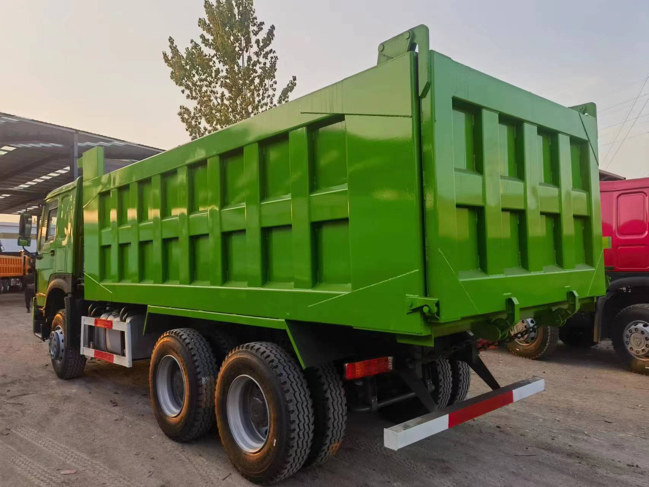 SINOTRUK HOWO 375hp 6X4 - Φορτηγό ανατρεπόμενο: φωτογραφία 3 SINOTRUK HOWO 375hp 6X4 - Φορτηγό ανατρεπόμενο: φωτογραφία 3