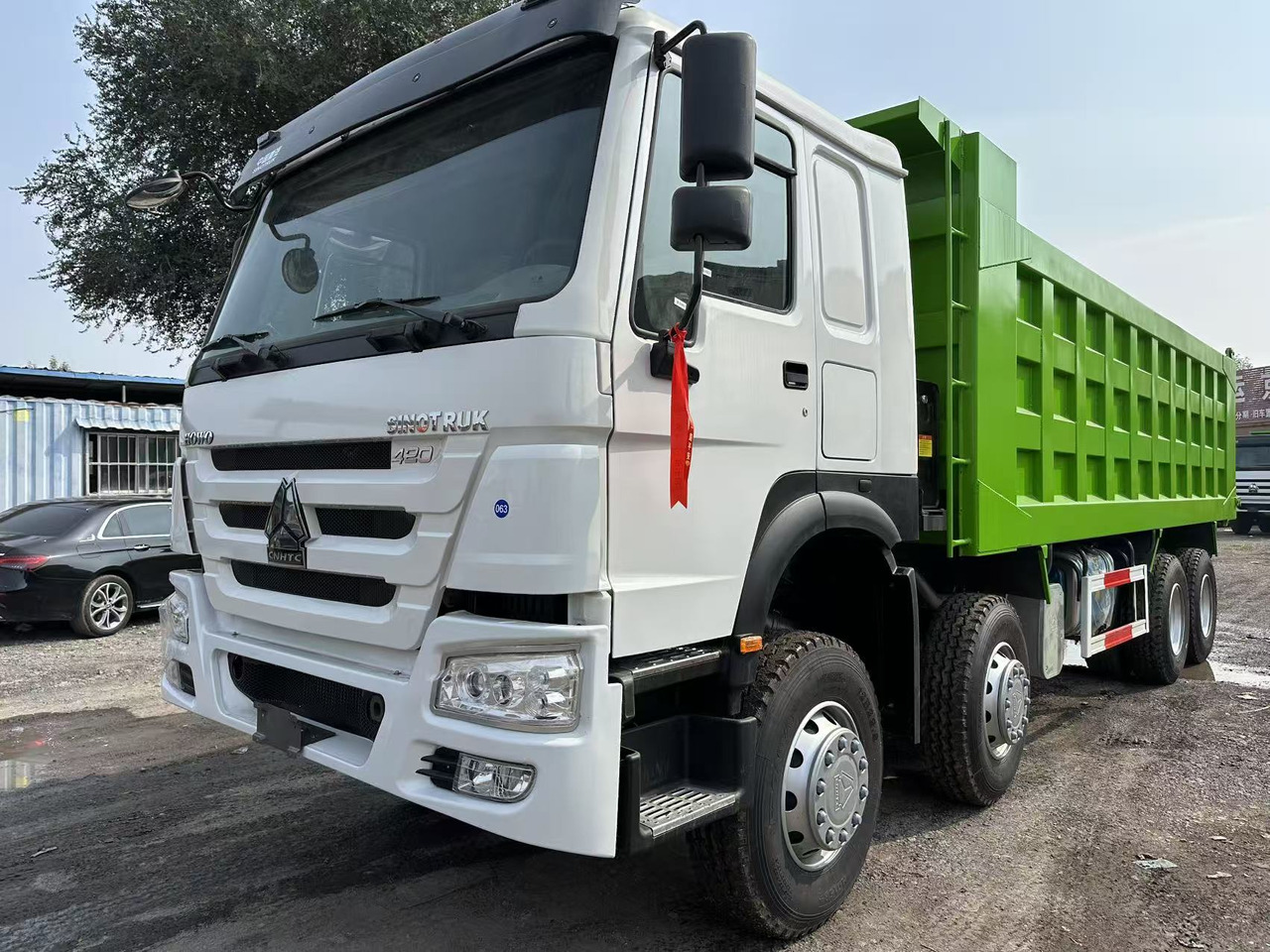 SINOTRUK HOWO 420HP 8X4 Tipper Truck - Φορτηγό ανατρεπόμενο: φωτογραφία 2 SINOTRUK HOWO 420HP 8X4 Tipper Truck - Φορτηγό ανατρεπόμενο: φωτογραφία 2