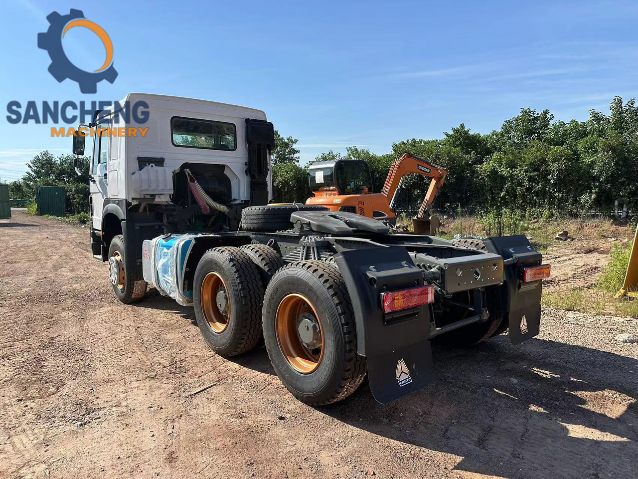 SINOTRUK HOWO Truck Head 371 - Τράκτορας: φωτογραφία 5 SINOTRUK HOWO Truck Head 371 - Τράκτορας: φωτογραφία 5