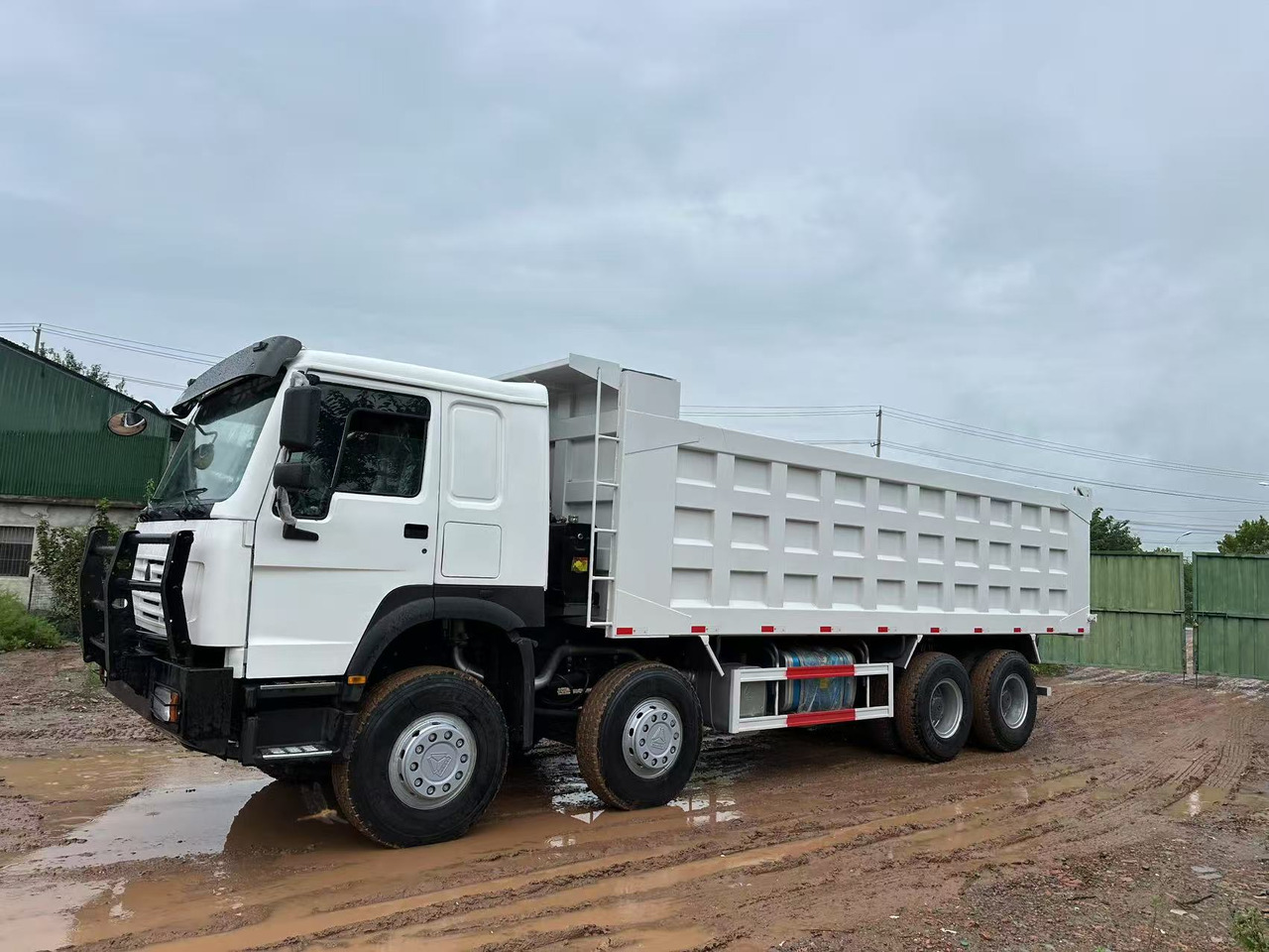 Sinotruk HOWO 371hp 8x4 tipper truck - Φορτηγό ανατρεπόμενο: φωτογραφία 4 Sinotruk HOWO 371hp 8x4 tipper truck - Φορτηγό ανατρεπόμενο: φωτογραφία 4