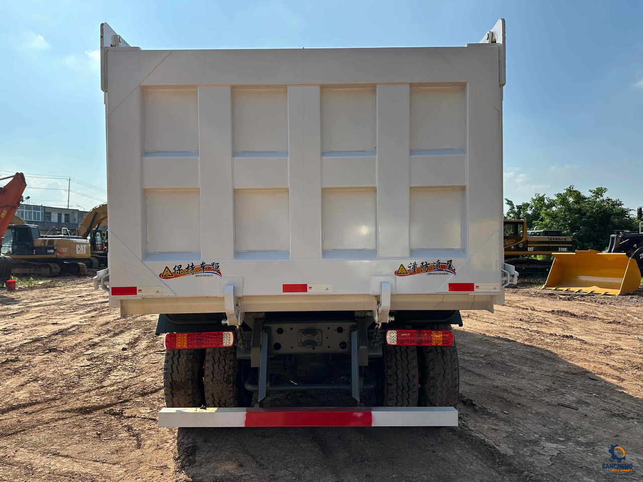 Sinotruk HOWO 400HP With Bumper 6X4 - Φορτηγό ανατρεπόμενο: φωτογραφία 5 Sinotruk HOWO 400HP With Bumper 6X4 - Φορτηγό ανατρεπόμενο: φωτογραφία 5