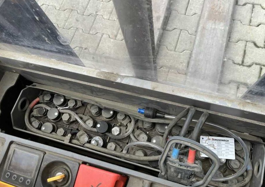 Μηχάνημα στοίβαξης Jungheinrich EJC110: φωτογραφία 6