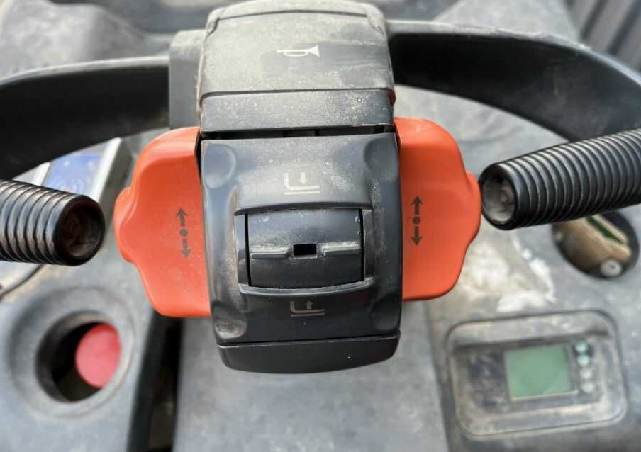 Μηχάνημα στοίβαξης Linde D12SP: φωτογραφία 7