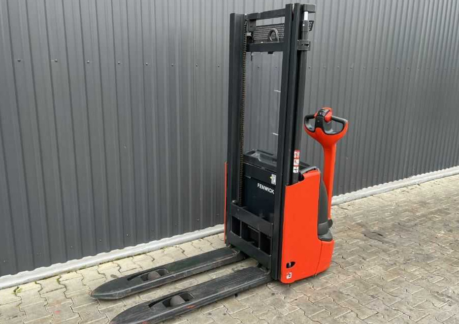 Linde L12 - Μηχάνημα στοίβαξης: φωτογραφία 1 Linde L12 - Μηχάνημα στοίβαξης: φωτογραφία 1