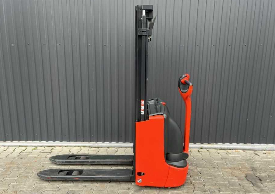 Linde L12 - Μηχάνημα στοίβαξης: φωτογραφία 2 Linde L12 - Μηχάνημα στοίβαξης: φωτογραφία 2
