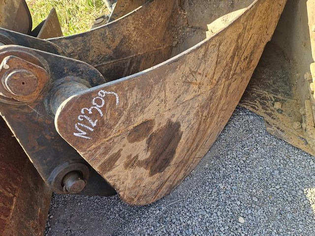 Terex TLB840PS - Κουβάς: φωτογραφία 2 Terex TLB840PS - Κουβάς: φωτογραφία 2