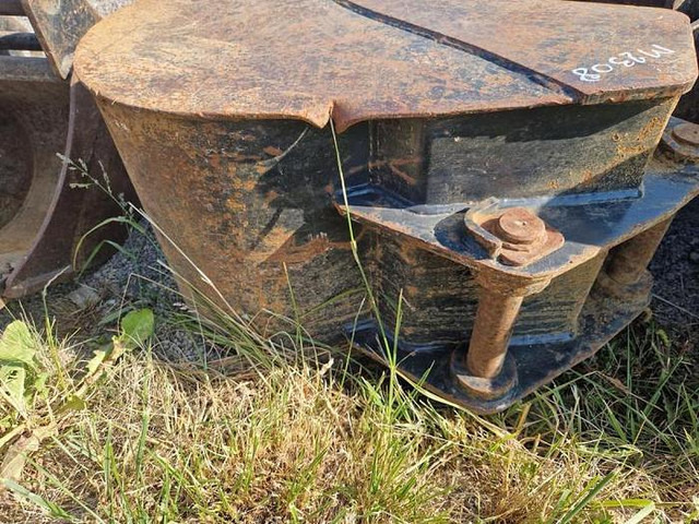 Terex TLB840PS - Κουβάς: φωτογραφία 3 Terex TLB840PS - Κουβάς: φωτογραφία 3