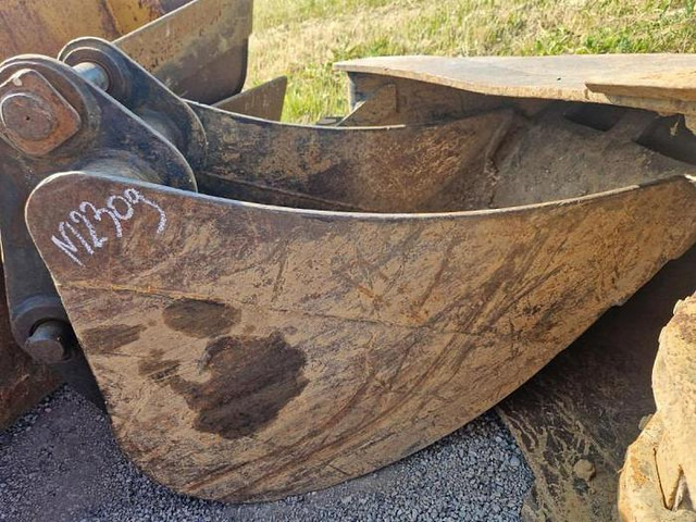 Terex TLB840PS - Κουβάς: φωτογραφία 1 Terex TLB840PS - Κουβάς: φωτογραφία 1