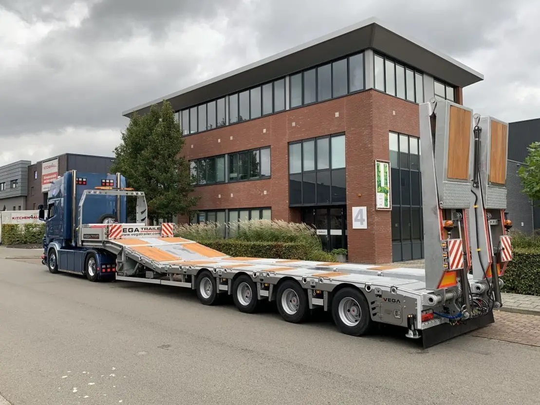 4 AXLE GERMANO TYPE LOWLOADER VEGA TRAILER - Επικαθήμενο με χαμηλό δάπεδο: φωτογραφία 2 4 AXLE GERMANO TYPE LOWLOADER VEGA TRAILER - Επικαθήμενο με χαμηλό δάπεδο: φωτογραφία 2