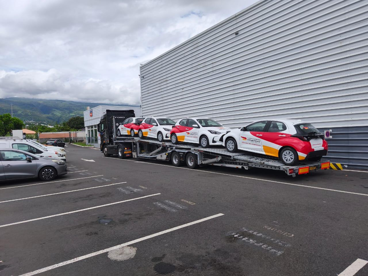 Επικαθήμενο αυτοκινητάμαξα Vega Trailer 2 Axle Jeep Transporter (Vehicles): φωτογραφία 9 Επικαθήμενο αυτοκινητάμαξα Vega Trailer 2 Axle Jeep Transporter (Vehicles): φωτογραφία 9