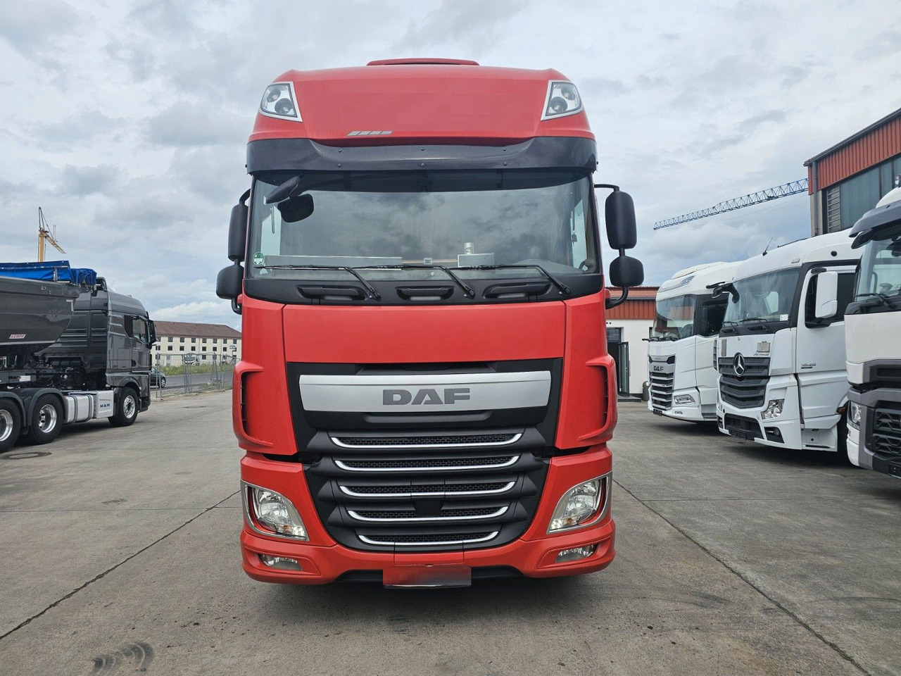 DAF XF 440 FAR * MUTLI * 2X TANK * RETARDER * STANDH - Φορτηγό μεταφοράς εμπορευματοκιβωτίων/ Κινητό αμάξωμα: φωτογραφία 2 DAF XF 440 FAR * MUTLI * 2X TANK * RETARDER * STANDH - Φορτηγό μεταφοράς εμπορευματοκιβωτίων/ Κινητό αμάξωμα: φωτογραφία 2