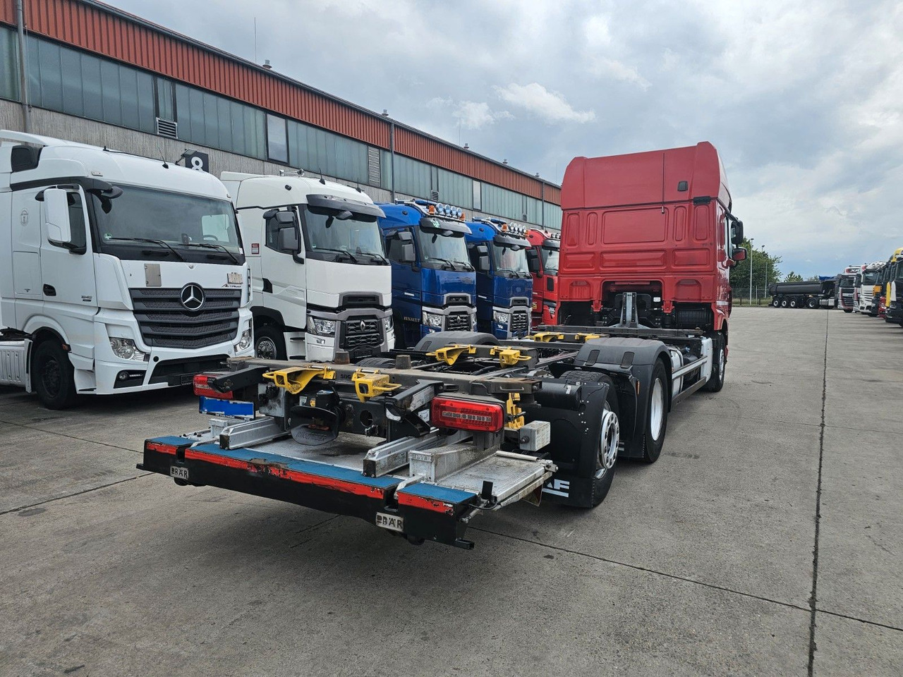 DAF XF 440 FAR * MUTLI * 2X TANK * RETARDER * STANDH - Φορτηγό μεταφοράς εμπορευματοκιβωτίων/ Κινητό αμάξωμα: φωτογραφία 5 DAF XF 440 FAR * MUTLI * 2X TANK * RETARDER * STANDH - Φορτηγό μεταφοράς εμπορευματοκιβωτίων/ Κινητό αμάξωμα: φωτογραφία 5