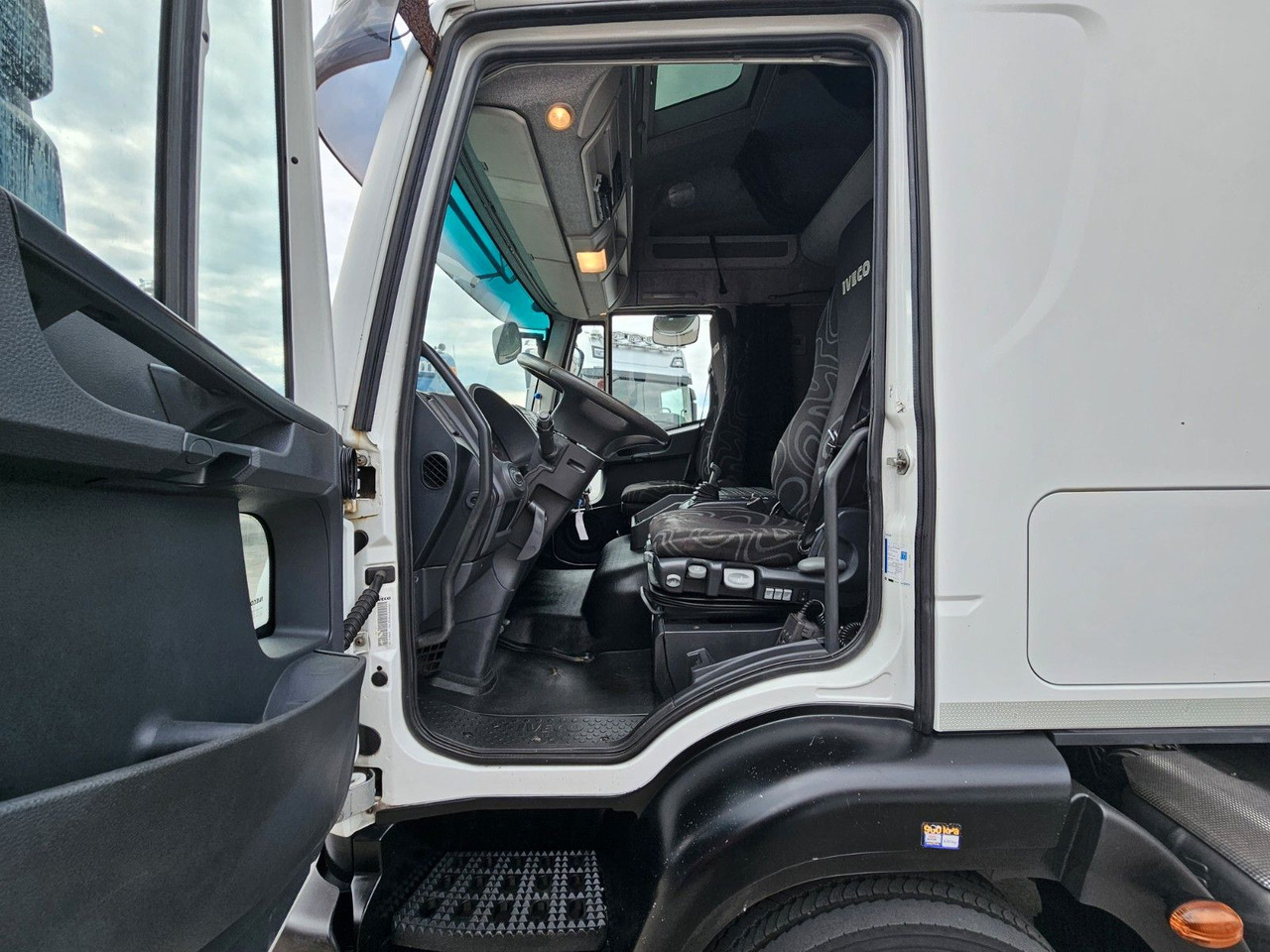 Φορτηγό κόφα Iveco EURO-CARGO 120E25 * SCHLAFKABINE * BÄR 1,5 T *: φωτογραφία 12
