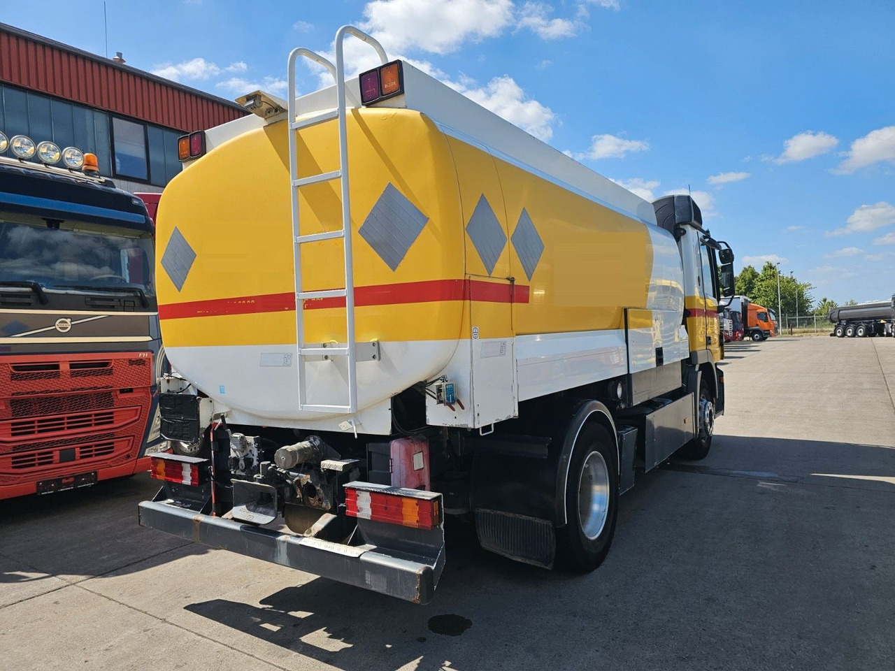 Mercedes-Benz ACTROS 1832 * OBER-& UNTER * 2 KAMMER * KLIMA * - Φορτηγό βυτιοφόρο: φωτογραφία 5 Mercedes-Benz ACTROS 1832 * OBER-& UNTER * 2 KAMMER * KLIMA * - Φορτηγό βυτιοφόρο: φωτογραφία 5