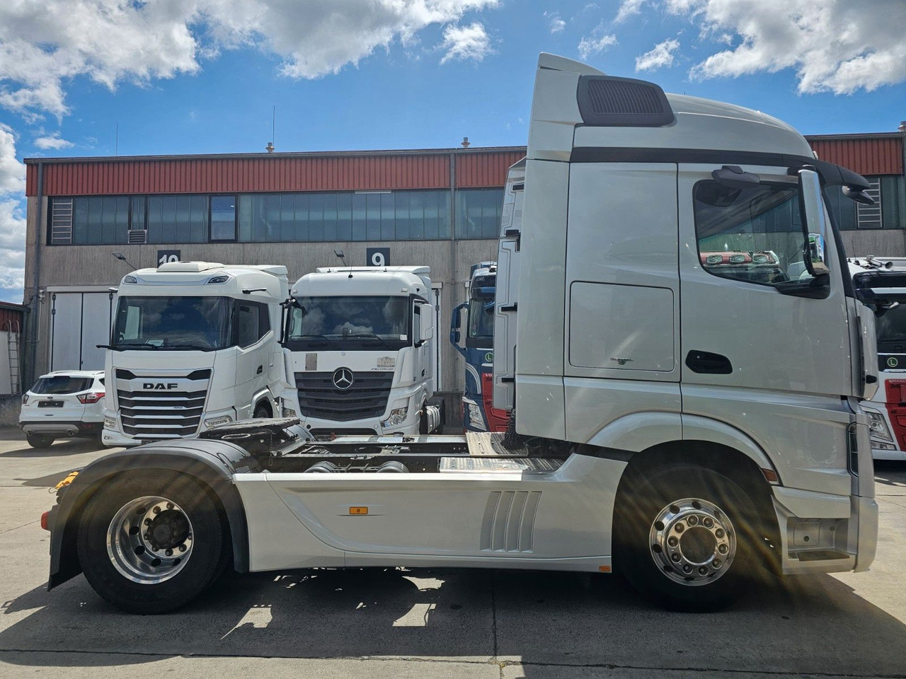 Mercedes-Benz ACTROS 1851 * 2X VORHANDEN * ACC * STANDH. *EUR5 - Τράκτορας: φωτογραφία 4 Mercedes-Benz ACTROS 1851 * 2X VORHANDEN * ACC * STANDH. *EUR5 - Τράκτορας: φωτογραφία 4