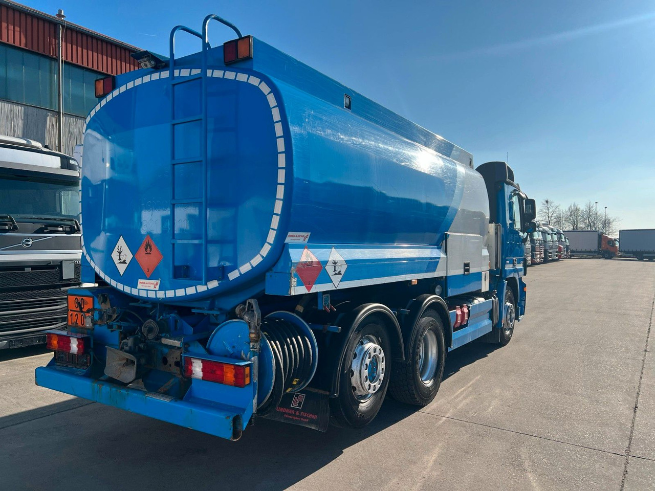 Mercedes-Benz ACTROS 2544 * 3 KAMMER * OBEN/UNTEN * LIFT * - Φορτηγό βυτιοφόρο: φωτογραφία 4 Mercedes-Benz ACTROS 2544 * 3 KAMMER * OBEN/UNTEN * LIFT * - Φορτηγό βυτιοφόρο: φωτογραφία 4