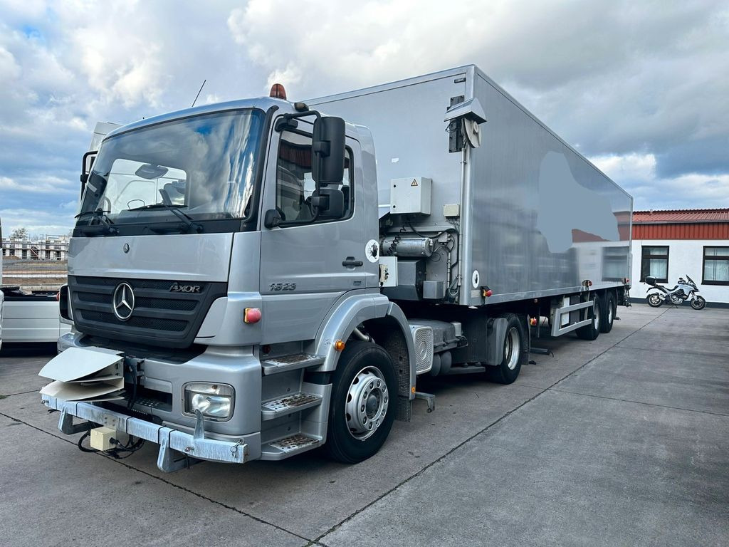 Mercedes-Benz AXOR 1823 * KLIMA * 82.00 KM*MIT HEIWO AUFLIEGER - Τράκτορας: φωτογραφία 1 Mercedes-Benz AXOR 1823 * KLIMA * 82.00 KM*MIT HEIWO AUFLIEGER - Τράκτορας: φωτογραφία 1