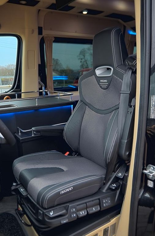 Μικρό λεωφορείο, Επιβατικό βαν Mercedes-Benz Sprinter 319 VIP 8+1: φωτογραφία 6