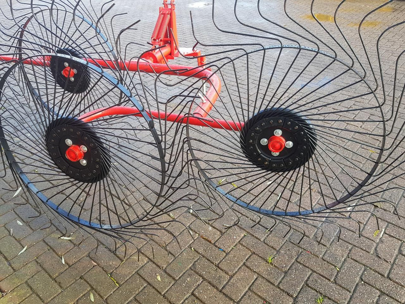 Boxer acrobaat - Χορτοσυλλέκτης: φωτογραφία 3 Boxer acrobaat - Χορτοσυλλέκτης: φωτογραφία 3